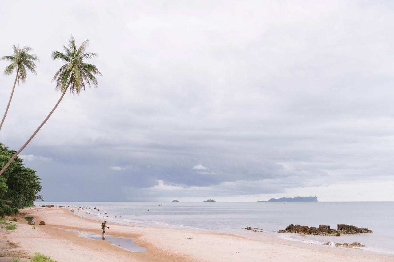 Ban Saithong Beach Resort Bang Saphan Noi Exterior photo