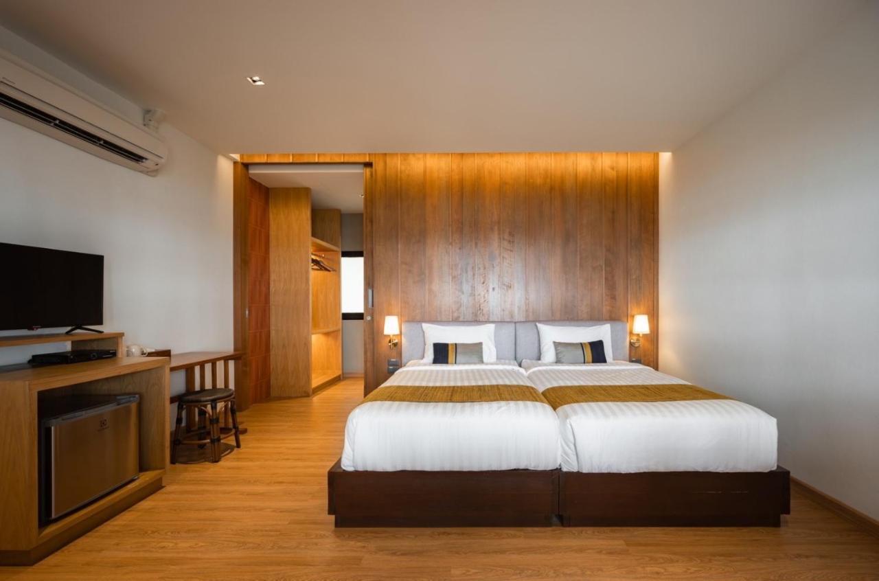 Ban Saithong Beach Resort Bang Saphan Noi Exterior photo