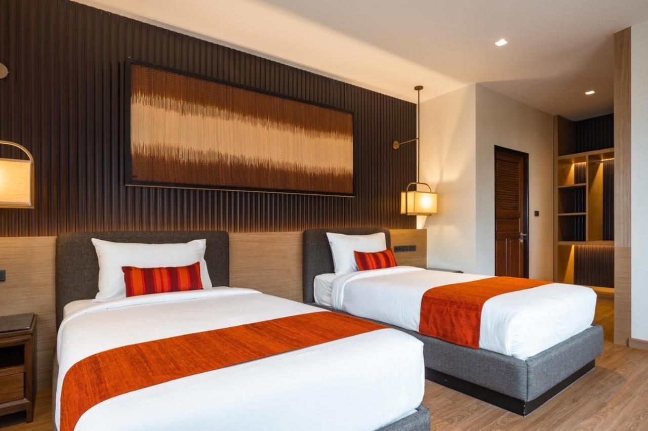 Ban Saithong Beach Resort Bang Saphan Noi Exterior photo