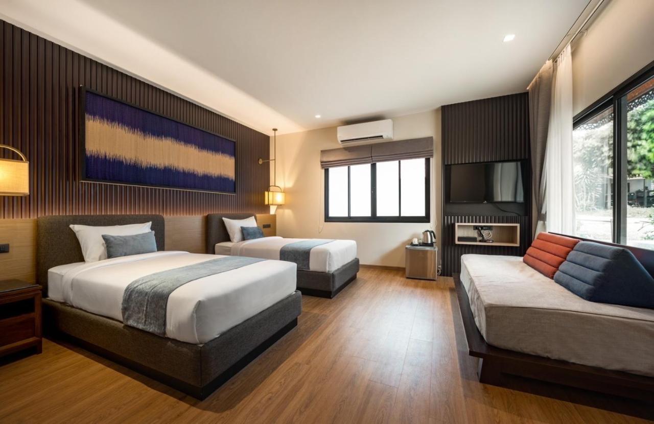 Ban Saithong Beach Resort Bang Saphan Noi Exterior photo