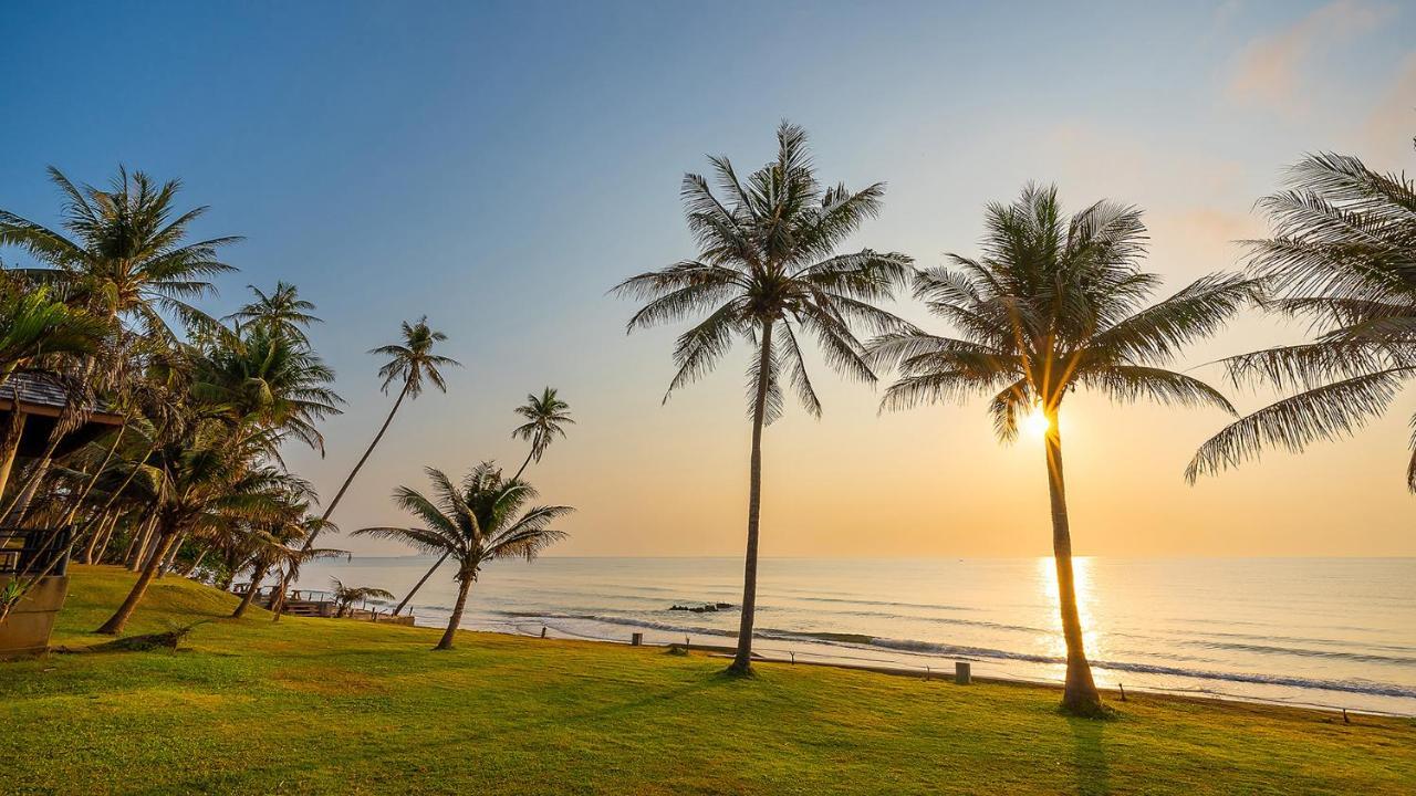 Ban Saithong Beach Resort Bang Saphan Noi Exterior photo