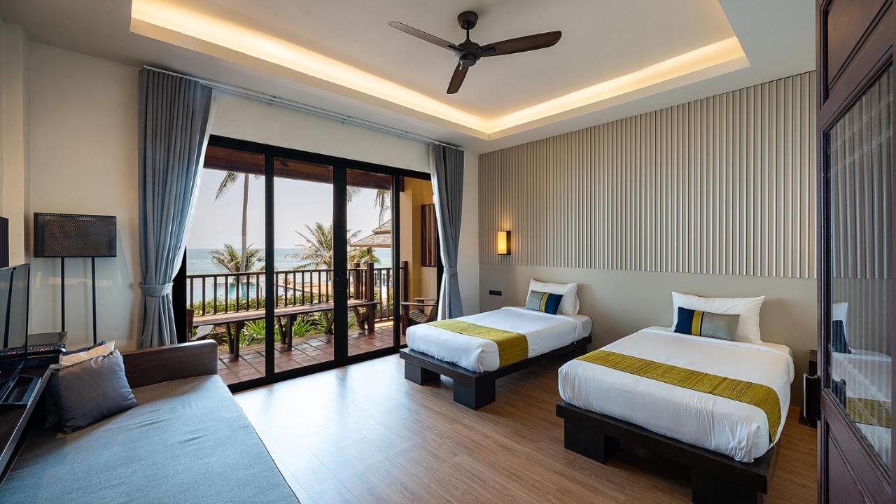 Ban Saithong Beach Resort Bang Saphan Noi Exterior photo