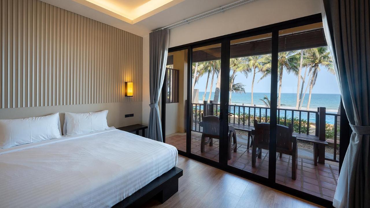 Ban Saithong Beach Resort Bang Saphan Noi Exterior photo