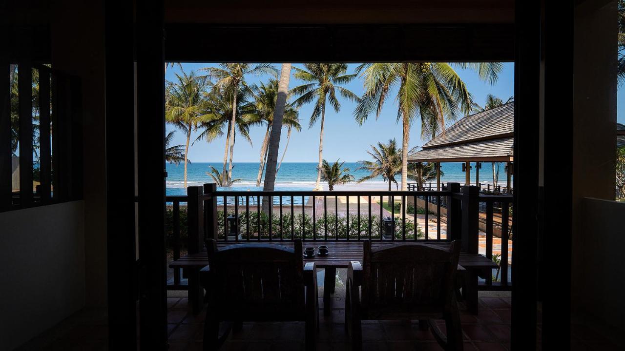 Ban Saithong Beach Resort Bang Saphan Noi Exterior photo