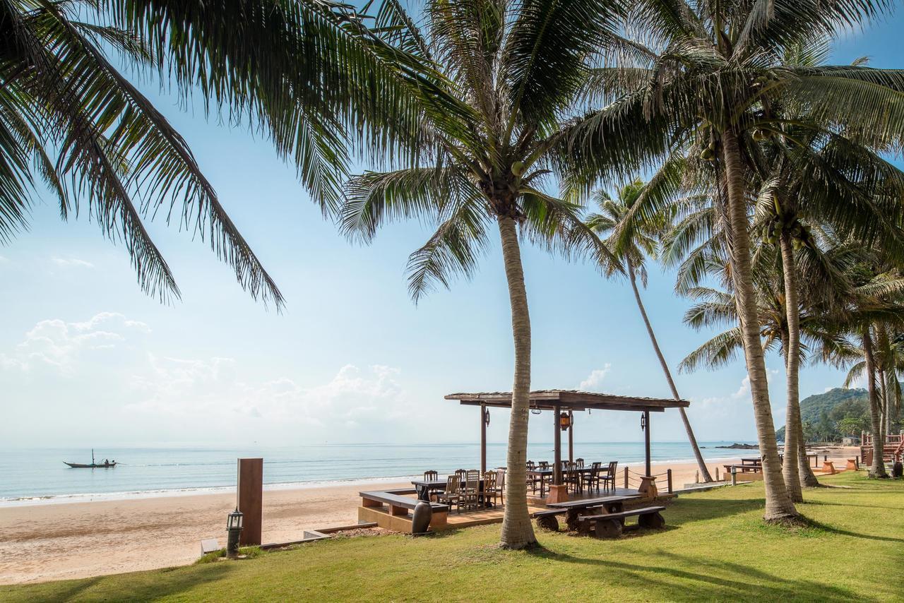 Ban Saithong Beach Resort Bang Saphan Noi Exterior photo